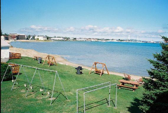 Sunrise Beach Motel マッキノー・シティ エクステリア 写真