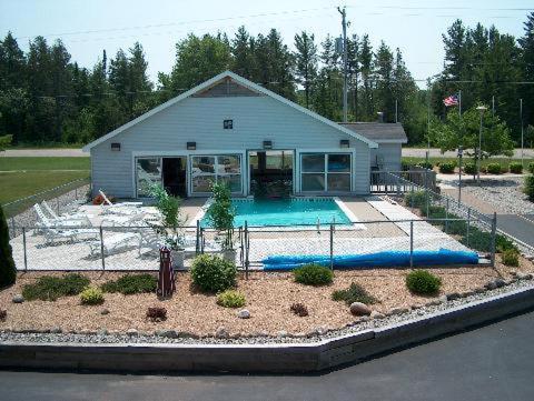 Sunrise Beach Motel マッキノー・シティ エクステリア 写真