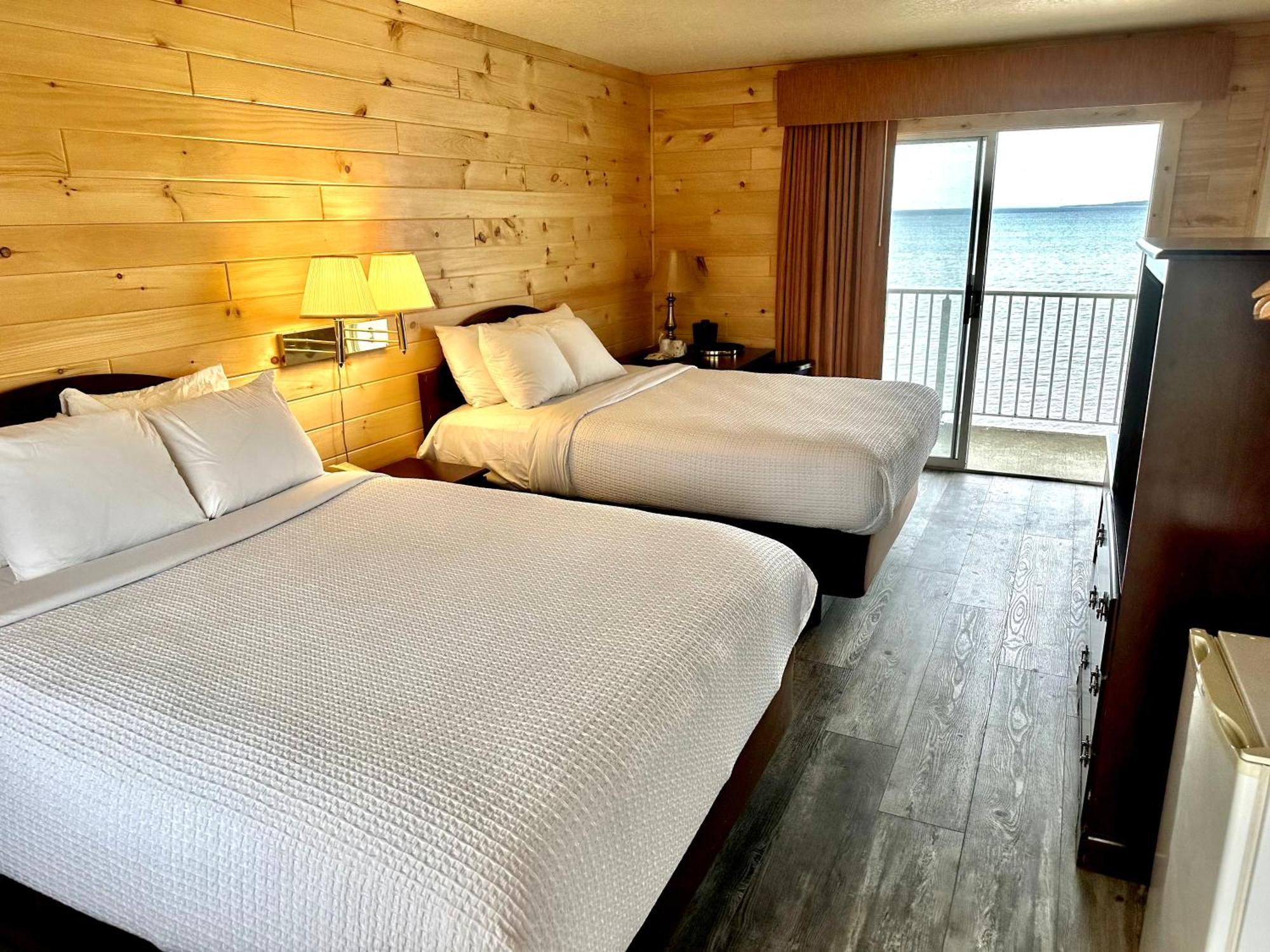 Sunrise Beach Motel マッキノー・シティ エクステリア 写真