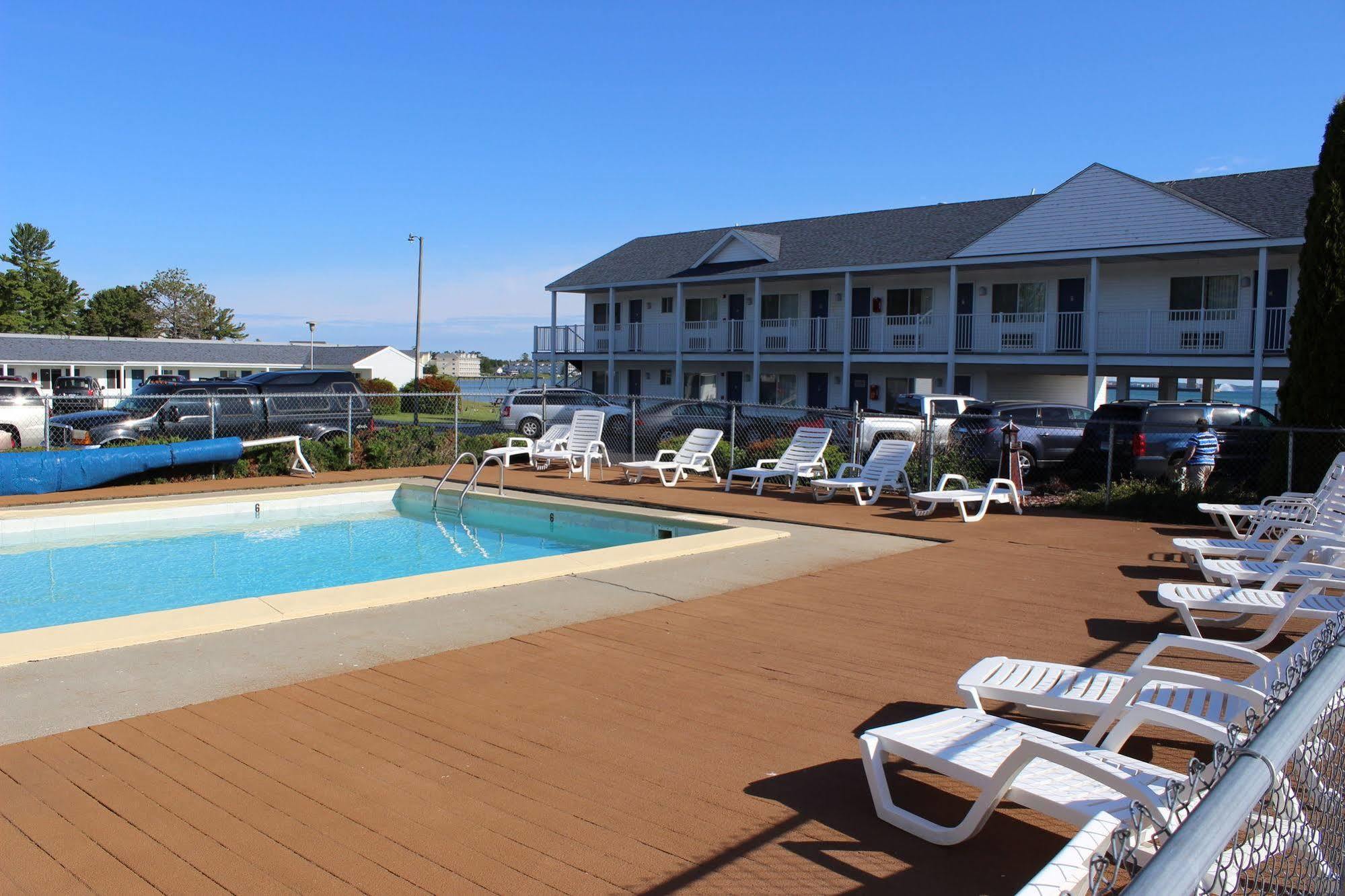 Sunrise Beach Motel マッキノー・シティ エクステリア 写真